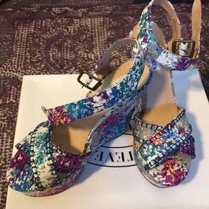 Steve Madden wishfull white multi wedge